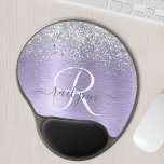 Alfombrilla De Ratón De Gel Monograma del Purpurina plateado Metalizado cepill<br><div class="desc">Personalice fácilmente este diseño de diseño de almohadillas de ratón de moda con purpurina brillante de bonito plateado sobre un fondo metálico morado.</div>
