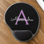 Alfombrilla De Ratón De Gel Morado Black Girly Script Monograma Nombre moderno<br><div class="desc">Monograma morado y negro Añadir su propio nombre Mousepad (almohadilla del ratón). Esto hace que el dulce perfecto cumpleaños 16,  boda,  ducha de novia,  aniversario,  ducha de bebé o fiesta de soltera sea regalo para alguien que ama el lujo glam y los estilos de moda.</div>