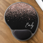 Alfombrilla De Ratón De Gel Nombra de mujer Purpurina de oro rosa rosa negro d<br><div class="desc">Oro negro y Rosa - Nombre monograma del Purpurina de espuma rosada Rubor y Mousepad inicial (almohadilla del ratón). Esto hace que el dulce perfecto cumpleaños 16, boda, ducha de novia, aniversario, ducha de bebé o fiesta de soltera sea regalo para alguien que ama el lujo glam y los estilos...</div>