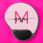 Alfombrilla De Ratón De Gel Nombre del Monograma de Giro de Guión Moderno Cali<br><div class="desc">Añade un toque de color a tu espacio de trabajo con nuestro teclado de ratón con un monólogo de guiones modernos y calientes. Con un vibrante diseño rosa caliente y personalizado con su nombre en un guión moderno de moda, este teclado del ratón combina el estilo con la practicidad. La...</div>