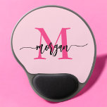 Alfombrilla De Ratón De Gel Nombre del Monograma de Giro de Guión Moderno Cali<br><div class="desc">Añade un toque de color a tu espacio de trabajo con nuestro teclado de ratón con un monólogo de guiones modernos y calientes. Con un vibrante diseño rosa caliente y personalizado con su nombre en un guión moderno de moda, este teclado del ratón combina el estilo con la practicidad. La...</div>