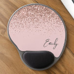 Alfombrilla De Ratón De Gel Nombre Girly del Purpurina de oro rosa de Rubor<br><div class="desc">Oro Rosa - Nombre monograma del Purpurina de espuma rosada Rubor y Mousepad inicial (almohadilla del ratón). Esto hace que el dulce perfecto cumpleaños 16, boda, ducha de novia, aniversario, ducha de bebé o fiesta de soltera sea regalo para alguien que ama el lujo glam y los estilos de moda....</div>