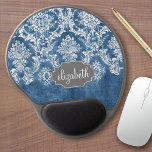 Alfombrilla De Ratón De Gel Patrón y nombre de damasco azul de zafiro<br><div class="desc">Un patrón vintage con un diseño de pizarra y encaje. Eche un vistazo a las flores y hojas.Un diseño moderno con colores y elegancia en tonos de joyas. Los elementos son más fáciles de personalizar cuando se reemplazan primero todo el texto y las fotos. Si su arte todavía necesita ser...</div>