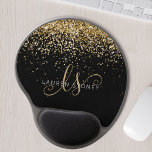 Alfombrilla De Ratón De Gel Purpurina dorado Glam Monograma Nombre<br><div class="desc">Glam Gold Purpurina Elegante Monograma Gel Mouse Pad. Personalice fácilmente este diseño de moda de almohadillas de ratón de gel de moda con un elegante purpurina brillante dorado sobre un fondo negro. El diseño incluye su monograma manuscrito con remolques de bonito y su nombre.</div>