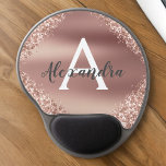 Alfombrilla De Ratón De Gel Rosa Purpurina de espuma dorada Monograma Nombre M<br><div class="desc">Purpurina Rosa Oro Esparkle Faux Ombre Relieve metalizado Metálico Monograma Monograma Mousepad. Esta almohadilla del ratón se puede personalizar para incluir su nombre de pila. Póngase en contacto con el diseñador para obtener elementos coincidentes personalizados.</div>