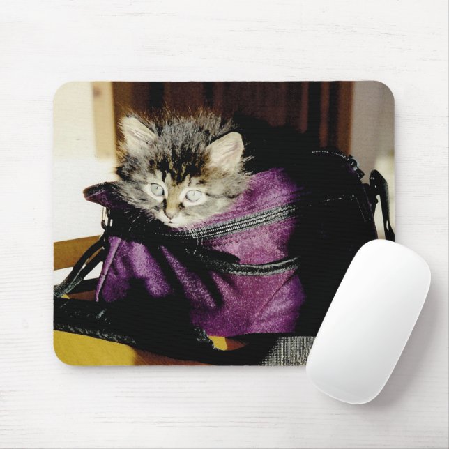 Alfombrilla De Ratón Despierta Gatito En Una Bolsa De Borgoña (Con ratón)
