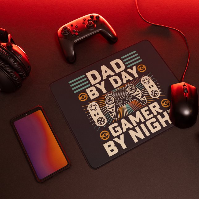 Alfombrilla De Ratón Día del padre de día Jugador de noche (Father's day Dad by day Gamer by night Mouse Mat)