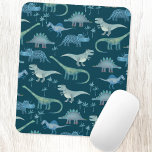 Alfombrilla De Ratón Dinosaurios pequeños Patrón verde oscuro<br><div class="desc">Montones de singulares dinosaurios azules,  Tyrannosaurus rex,  Spinosaurus,  Stegosaurus,  Diplodocuments y Triceratops. ¡Eek! Arte original de Nic Squirrell.</div>
