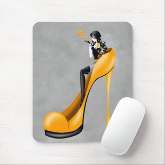 Alfombrilla De Ratón Diva de la moda en Stiletto amarillo