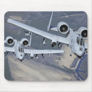 Alfombrilla De Ratón Dos aviones Thunderbolt II del A-10C vuelan en for