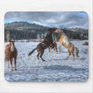 Alfombrilla De Ratón Dos caballos de rancho jugando en la nieve IV de I