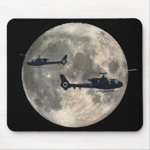 Alfombrilla De Ratón dos helicópteros silueteados por una Luna Llena