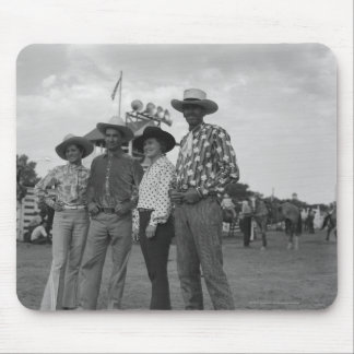 Alfombrilla De Ratón Dos hombres y dos mujeres en un rodeo