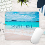 Alfombrilla De Ratón Dream It Do It Hawaii Tropical Sandy Beach Photo<br><div class="desc">"Sueña, hazlo". Recuerde el fresco olor a sal del aire del océano cada vez que utilice este impresionante ratón fotográfico de colores vivos. Explora y explora la soledad de una playa hawaiana vacía. Hace un gran regalo para alguien especial! Puede personalizar fácilmente este mousepad. Por favor, envíame cualquier pregunta o...</div>