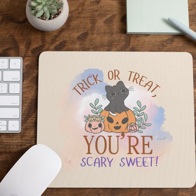 Alfombrilla De Ratón Dulce o trata que eres dulce temible (Trick or Treat, You're Scary Sweet! Mousepad Cover from The Beekeeper Store)