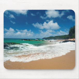 Alfombrilla De Ratón EE.UU., Kauai, Hawaii. Una Mujer Pasea Las Rocas