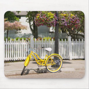 Alfombrilla De Ratón EE. UU., Michigan, Isla Mackinac. Bicicleta amaril