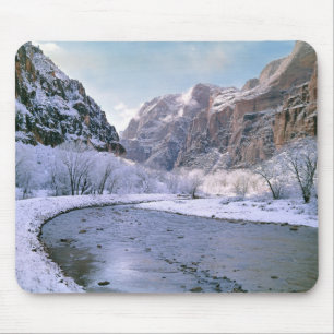 Alfombrilla De Ratón EE. UU., Utah, Zion NP. Nieve nueva cubre el cañón