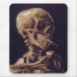 Alfombrilla De Ratón El esqueleto de Van Gogh con cigarrillo en llamas<br><div class="desc">El "Skull of a Skeleton with Burning Cigarette" de Van Gogh. 1885–86. Esta es una pieza temprana realizada como estudio en la Real Academia de Bellas Artes de Bélgica.</div>
