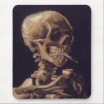 Alfombrilla De Ratón El esqueleto de Van Gogh con cigarrillo en llamas<br><div class="desc">El "Skull of a Skeleton with Burning Cigarette" de Van Gogh. 1885–86. Esta es una pieza temprana realizada como estudio en la Real Academia de Bellas Artes de Bélgica.</div>