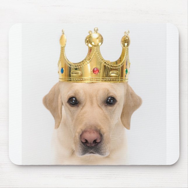 Alfombrilla De Ratón El Mousepad de Perro de la Corona (Yellow Labrador dog with a gold crown on its head.)