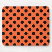 El polka negro se pone sobre el naranja