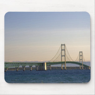 Alfombrilla De Ratón El puente de Mackinac que atraviesa los Estrechos
