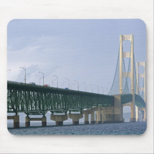 Alfombrilla De Ratón El puente de Mackinac que atraviesa los Estrechos