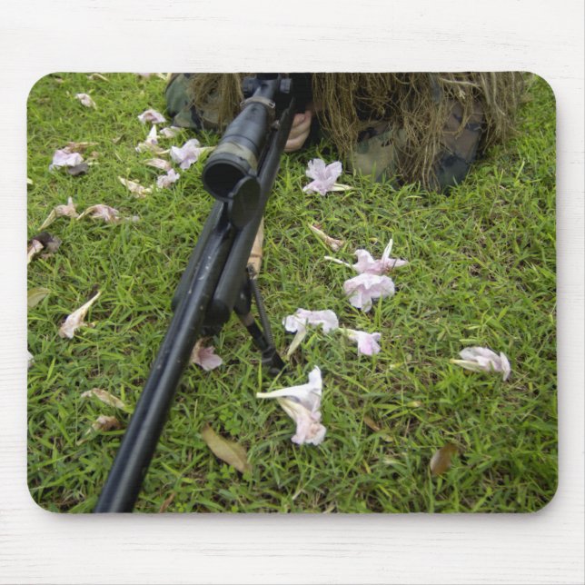 Alfombrilla De Ratón El soldado practica tácticas de francotiradores (Frente)