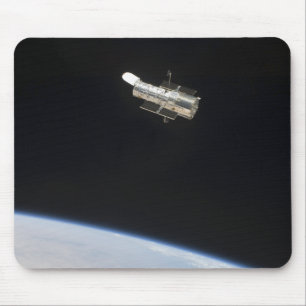 Alfombrilla De Ratón El telescopio espacial de Hubble en órbita sobre
