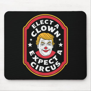 Alfombrilla De Ratón Elige Un Payaso Esperando Que Un Circo Impete A Tr
