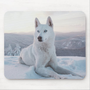 Alfombrilla De Ratón Encantando Perro blanco Husky en la nieve