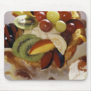 Alfombrilla De Ratón Ensalada de frutas con helado.