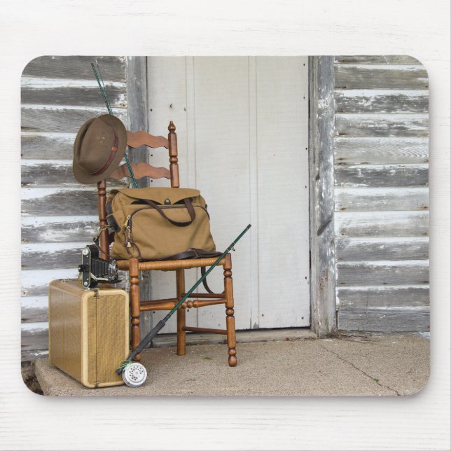 Alfombrilla De Ratón Equipo de pesca antiguo en la silla (Frente)