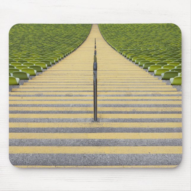 Alfombrilla De Ratón Escalera del estadio entre las filas de asientos (Frente)