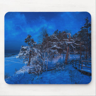 Alfombrilla De Ratón Escena de invierno nocturna con pinos cubiertos de