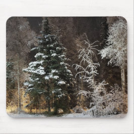 Alfombrilla De Ratón Escena nocturna del bosque invernal acogedor