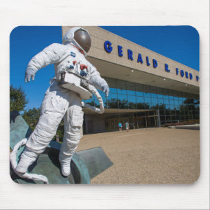 Alfombrilla De Ratón Escultura de hombre en el espacio
