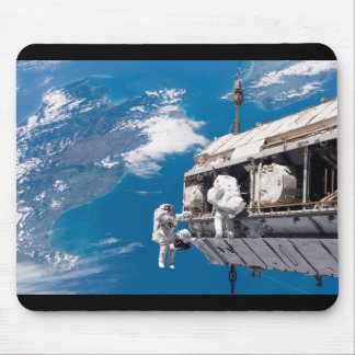 Alfombrilla De Ratón Espacio astronauta camina por encima de la Tierra