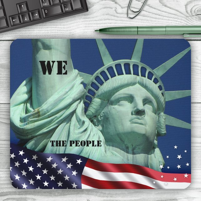 Alfombrilla De Ratón Estatua de la Libertad de los Estados Unidos (Mouse pad featuring an image of the Statue of Liberty with the USA flag to celebrate the US)