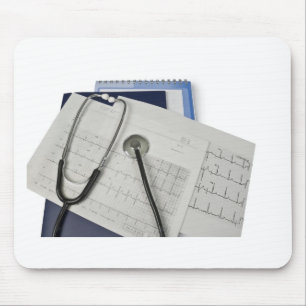 Alfombrilla De Ratón estetoscopio médico en lecturas del cardiograma