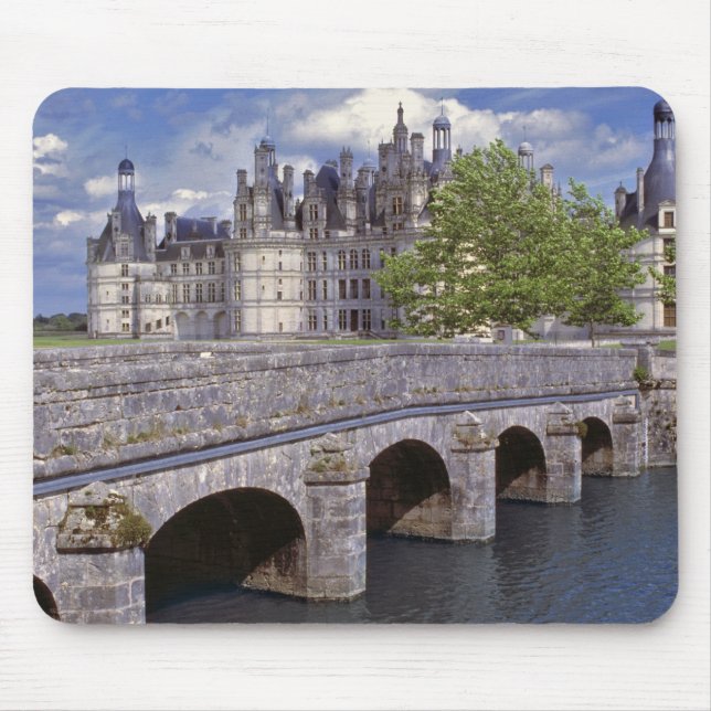 Alfombrilla De Ratón Europa, Francia, Chambord. Un puente de piedra con (Frente)