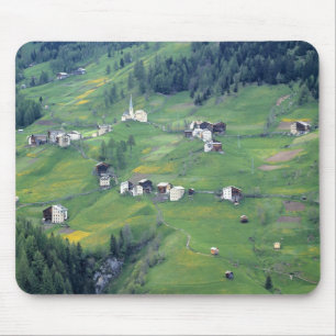 Alfombrilla De Ratón Europa, Italia, Dolomitas. Este pequeño pueblo
