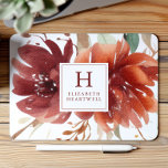 Alfombrilla De Ratón Floral acuarela Burgundy Naranja Monograma<br><div class="desc">Este diseño presenta una acuarela florida con un ramo de flores de color burdeos y naranjas quemados. Personalizar con tu monograma inicial y nombre en burgundy serif fuente enmarcada por un cuadrado blanco.</div>