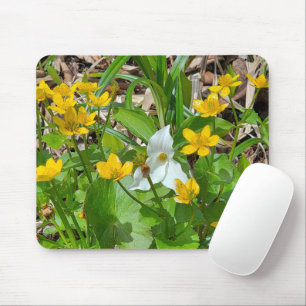 Alfombrilla De Ratón Flores de Marsh Marigold con un Trillium