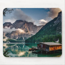 Foto paisajística del lago de las montañas italian