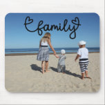 Alfombrilla De Ratón Foto personalizada y texto familiar con corazón<br><div class="desc">Haz un mousepad personalizado de Ricaso de Photo Keepsake - agrega tus propias fotos a este gran diseño de tipografía FAMILIAR con el teclado del ratón para el detalle del corazón - los regalos de keepsake son maravillosos para ti o para regalarlos a la familia y amigos</div>