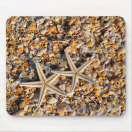 Alfombrilla De Ratón Fotografía: conchas marinas en la playa.