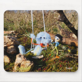Alfombrilla De Ratón Fubby monster op de schommel.