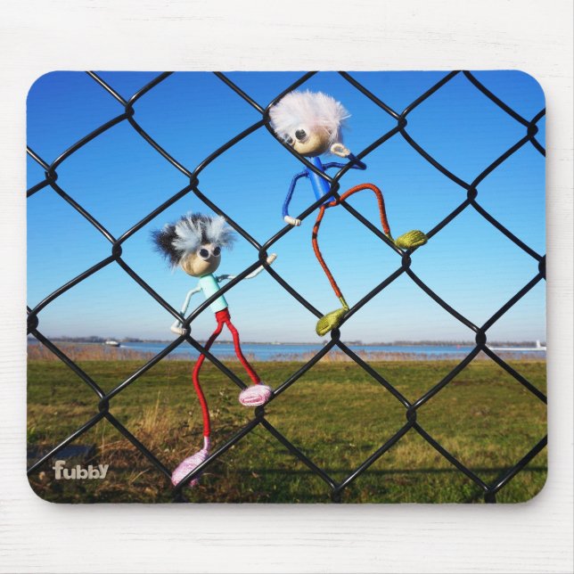 Alfombrilla De Ratón Fubby's die een hek beklimmen. (Frente)
